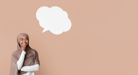 Thoughtful Black Muslim Woman In Hijab Posing Over Yellow Background With Empty Speech Bubble Above Her Head, Free Space