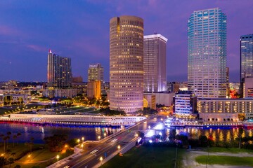 W Kennedy Blvd crossing the Hillsborough River and  downtown Tampa at sunset, Tampa, Florida,...
