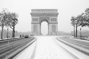 Arc de Triomphe de l'Etoile sous la neige &agrave; Paris