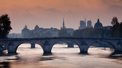 Pont Royal de Paris au lever du soleil