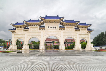 Obraz premium Main Enterance of Chiang Kai-Shek Memorial Hall in Taipei. Chiang Kai-shek Memorial Hall is a popular travel destination among tourists visiting Taiwan.