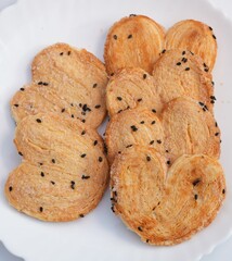 One of the foods that Thai people eat is butterfly bread topped with black sesame seeds.