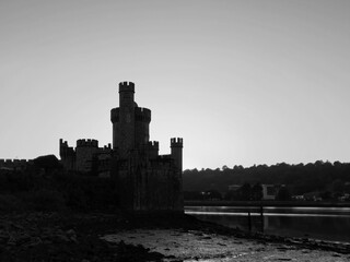 Fototapeta premium Blackrock castle observatory silhouette in the rays of sunset sun black and white monochrome background
