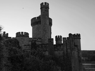 Obraz premium Blackrock castle observatory silhouette in the rays of sunset sun black and white monochrome background