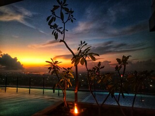 Obraz premium sunrise view from the rooftop of the zuri hotel
