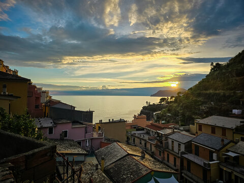 Manarola Sunset View from Above &ndash; A Picturesque Italian Coastal Village