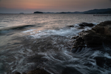 Fototapeta premium 美しい夕暮れの海岸