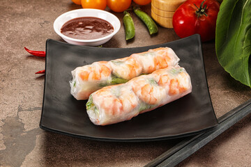 Vietnamese spring roll with prawn