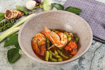 Prawn with asparagus and spices