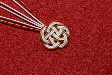 梅結びの水引素材　背景色赤色