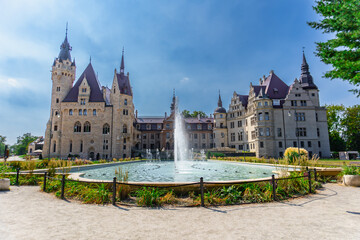 Fototapeta premium Zabytkowy pałac w Mosznej