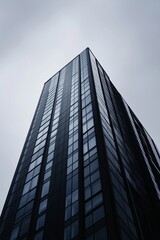 Obraz premium A Modern Highrise Building Against a Cloudy Sky Backdrop