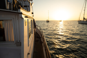 Vie sur un bateau amar&eacute; dans la lagune au large de Faro