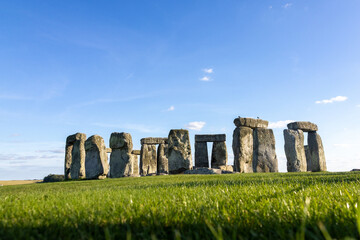 Monumento di Stonehenge durante un pomeriggio soleggiato in Inghilterra