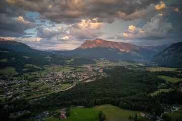 Fototapeta premium Blick auf Bad Goisern im Salzkammergut