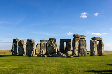 Monumento di Stonehenge durante un pomeriggio soleggiato in Inghilterra