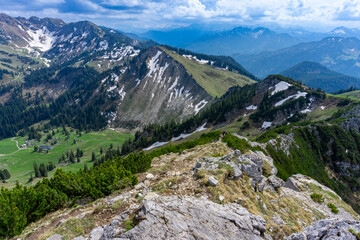 Wanderung am Spitzingsee,  Blick von der Aiplspitz der Rotwandgruppe, Bayerischen Voralpen, Richtung Gipfel: Rauhkopf und Taubenstein