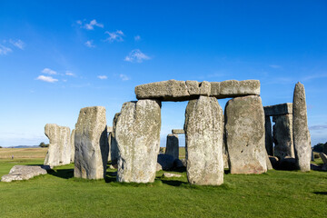 Monumento di Stonehenge durante un pomeriggio soleggiato in Inghilterra