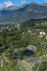 Paisaje rural en Merano, Tirol del Sur, Italia