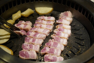 Korean pork belly, samgyeopsal cooked on the hot pan 