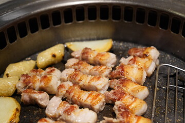 Korean pork belly, samgyeopsal cooked on the hot pan 
