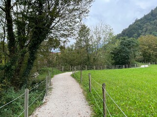 Hiking trails and markings in the canyon of the Tolminka river, Tolmin (Triglav National Park, Slovenia) - Wanderwege und Markierungen in der Schlucht des Flusses Tolminka (Triglav-Nationalpark)