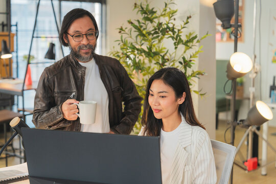 business brainstrom meeting discuss on concept net zero waste in business product produce process for decrease wasting time and material business determind aiming for green environtment esg ideas