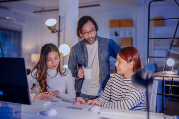 small business person group of modern and urban entrepreneurs, at the open space office, working on a new project discuss conversation brain storm ideas sharing word hard at night office late ot talk