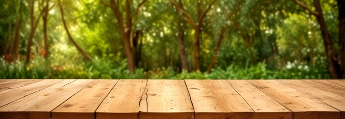 Naklejka premium A wooden table with a natural finish sits in the foreground, contrasting with the lush greenery forest in the background