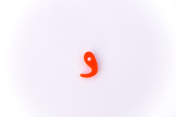 letter waw, Arabic letter w, Small model of the Arabic letter w in orange color isolated on a white background, Classical Arabic, ABC Arabic alphabet , حرف الواو العربي حروف اللغة العربية، و.