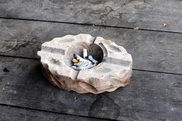 Ashtray for cigarettes and ash when smoking.