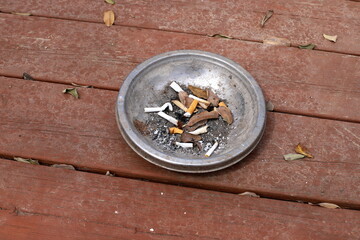 Ashtray for cigarettes and ash when smoking.