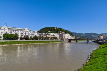 Obraz premium Beautifully laid out city on both sides of the river bank, Salzburg, Austria