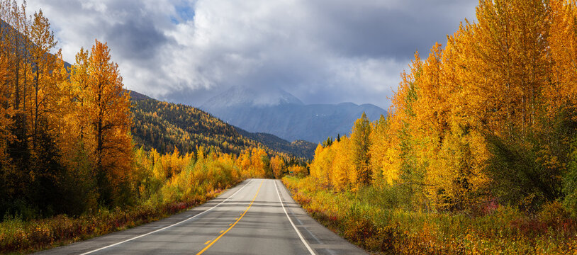 Scenic Richardson Highway in Alaska during autumn time.