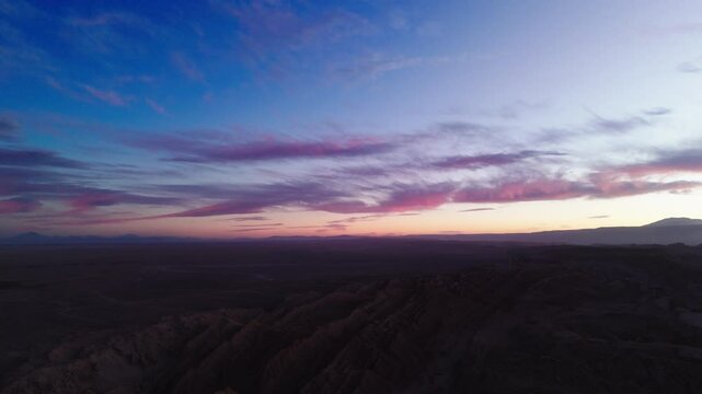 vista a&eacute;rea do por do sol e fim de tarde no Deserto do Atacama - chile