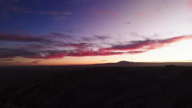 vista a&eacute;rea do por do sol e fim de tarde no Deserto do Atacama - chile