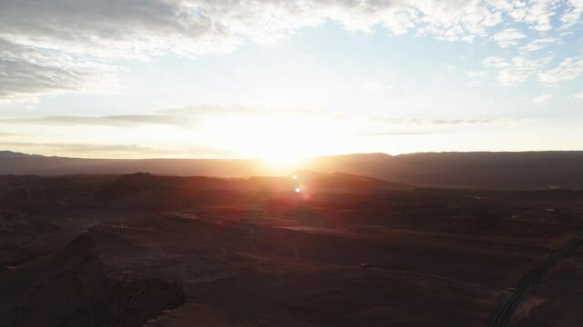 vista a&eacute;rea do por do sol e fim de tarde no Deserto do Atacama - chile