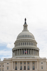 Fototapeta premium US Capitol building under cloudy skies