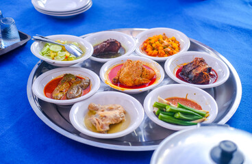 Saprahan is a tradition of eating together in Malay community customs which is carried out by sitting cross-legged in groups. This tradition is an intangible cultural heritage recognized by the state.