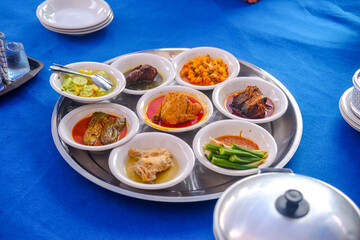 Saprahan is a tradition of eating together in Malay community customs which is carried out by sitting cross-legged in groups. This tradition is an intangible cultural heritage recognized by the state.
