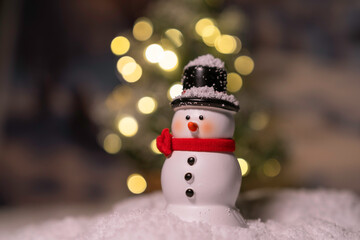 雪だるまとクリスマスツリー　雪の降る静かな夜