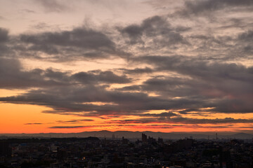 Fototapeta premium 朝陽に照らされる風景