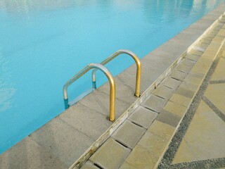 Swimming pool ladder