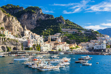 Blick auf Amalfi an der Amalfiküste in Italien