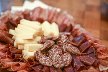 Plateau fromage charcuterie saucisson