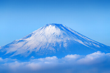 朝日を浴びる元旦の富士山