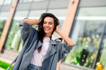 Obraz premium Photo of shiny attractive lady dressed grey coat smiling enjoying good weather outdoors town street