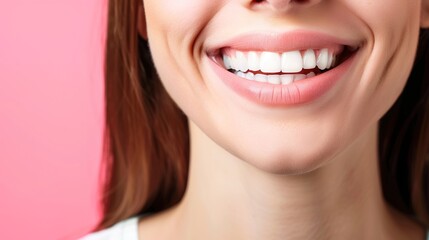 Obraz premium Girl smiling with perfect smile and white teeth