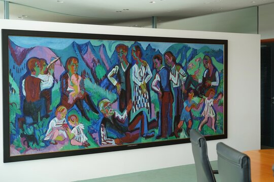 Gem&auml;lde "Sonntag der Bergbauern" von Ernst Ludwig Kirchner im Kabinettssaal des Bundeskanzleramts in Berlin am 28.09.2024