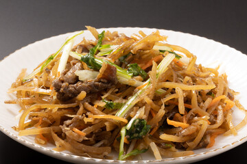 きんぴらごぼうと水菜のサラダ（牛肉入り）